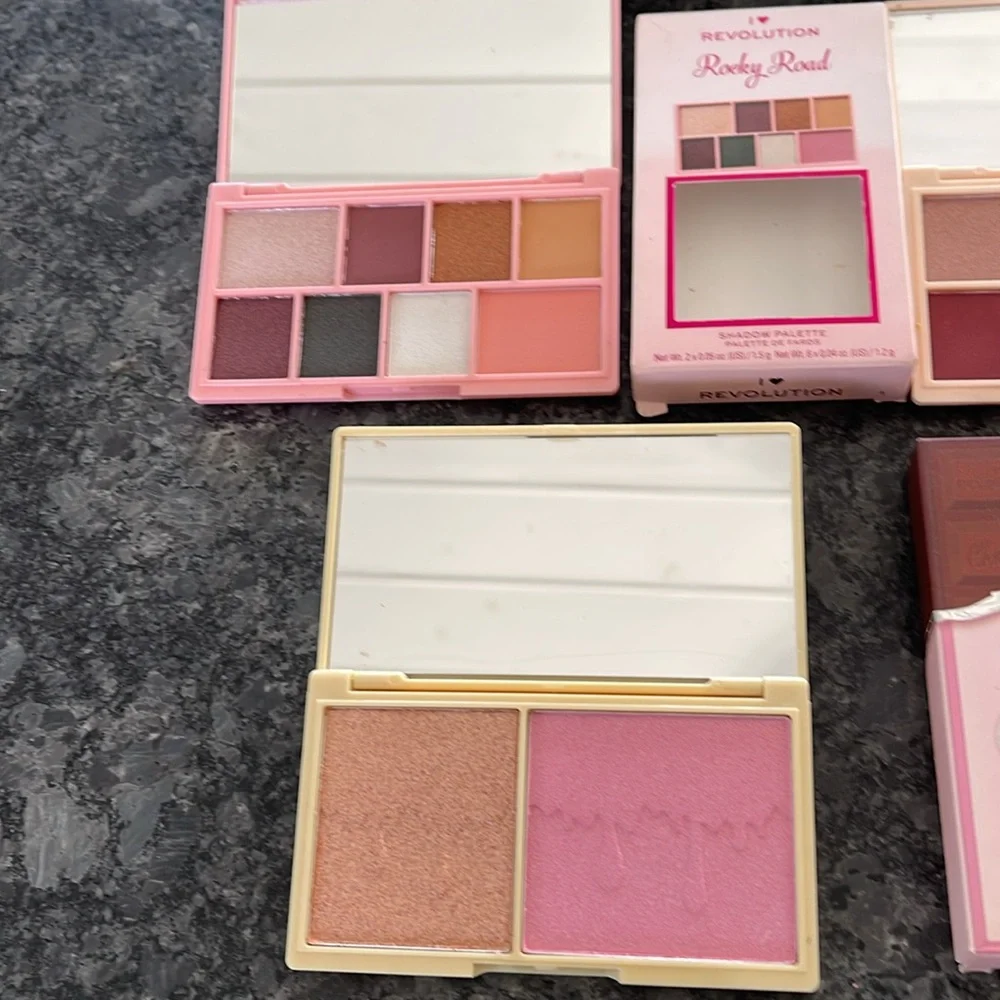 I ❤️ Revolution Eyeshadow Palettes, Highlighter, Bronzer, Contour + brushes